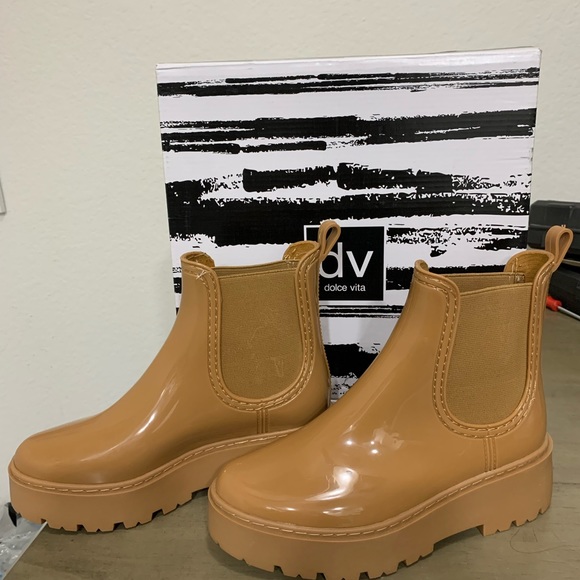 DV by Dolce Vita Shoes - DV by Dolce Vita Thunder Chelsea Platform Lug Sole Rain Boot
